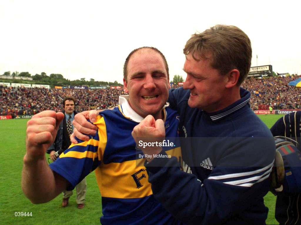 11 June 2000; Tipperary's John Leahy, left, celebrates with manager Nicky English following the Guinness Munster Senior Hurling Championship Semi-Final match between Tipperary and Clare at Páirc Uí Chaoimh in Cork. Photo by Ray McManus/Sportsfile