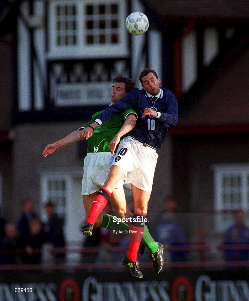 30 May 2000; Gary Breen of Republic of Ireland in action against Don Hutchison of Scotland during the International Friendly match between Republic of Ireland and Scotland at Lansdowne Road in Dublin. Photo by Aoife Rice/Sportsfile