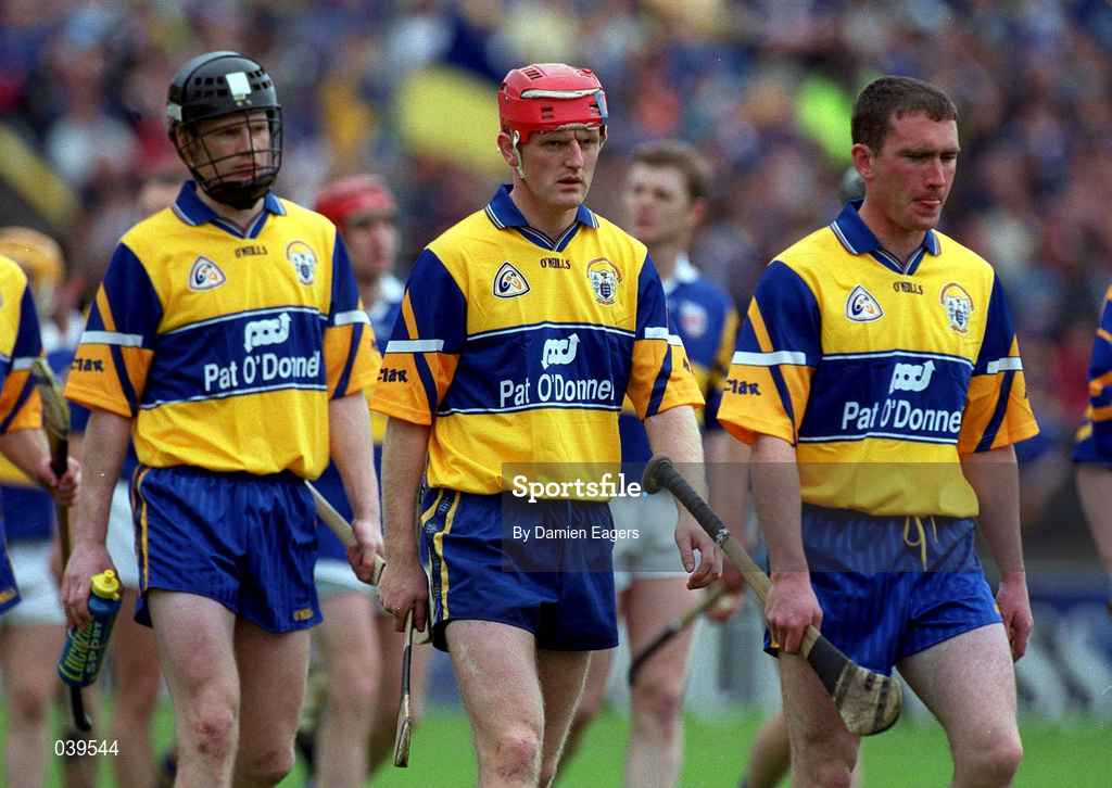 12 June 1999; Clare's Brian Lohan, centre, with team-mates Frank Lohan, left, and Brian Quinn, right, during the pre-match parade prior to the Guinness Munster Senior Hurling Championship Semi-Final Replay match between Clare and Tipperary at Páirc Uí Chaoimh in Cork. Photo by Damien Eagers/Sportsfile