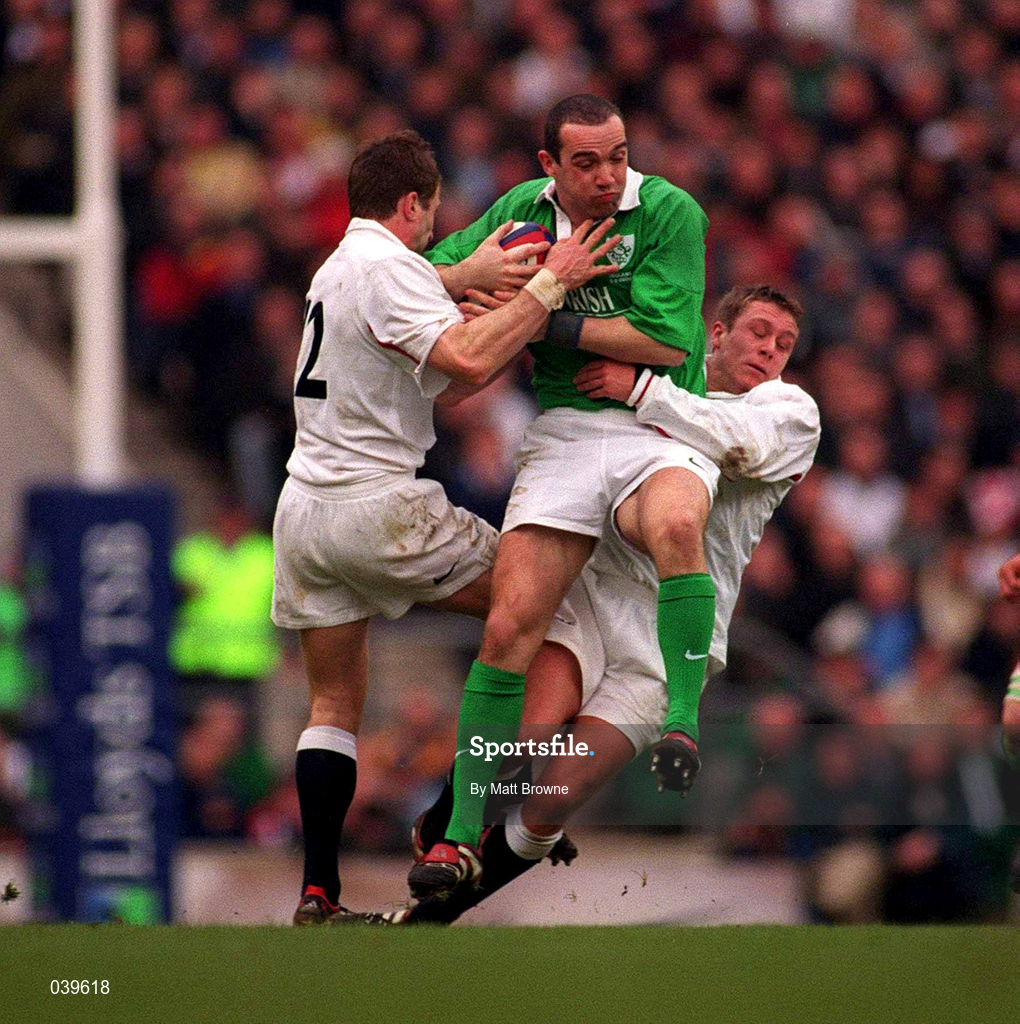 5 February 2000; Ireland's Conor O'Shea is tackled by England's Mike Catt, left, and Jonny Wilkinson during the Lloyds TSB Six Nations match between England and Ireland at Twickenham Stadium in London, England. Photo by Matt Browne/Sportsfile