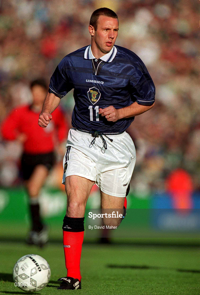 30 May 2000; Craig Burley of Scotland during the International Friendly match between Republic of Ireland and Scotland at Lansdowne Road in Dublin. Photo by David Maher/Sportsfile