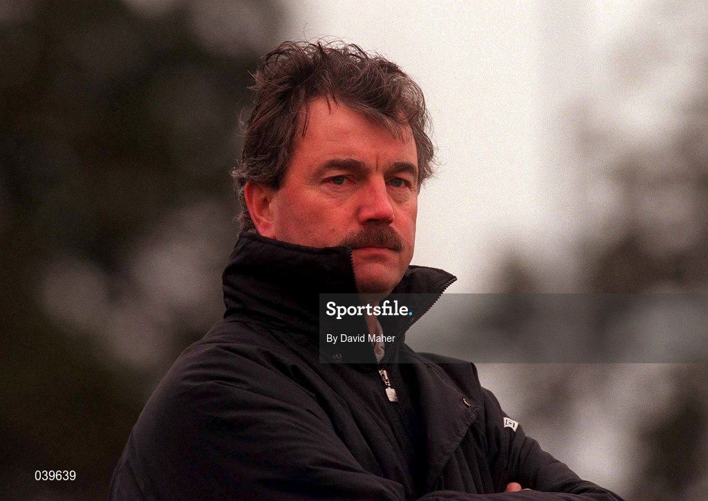 27 February 2000; Shamrock Rovers manager Damien Richardson during the Eircom League Premier Division match between Shamrock Rovers and Waterford United at Morton Stadium in Santry, Dublin. Photo by David Maher/Sportsfile