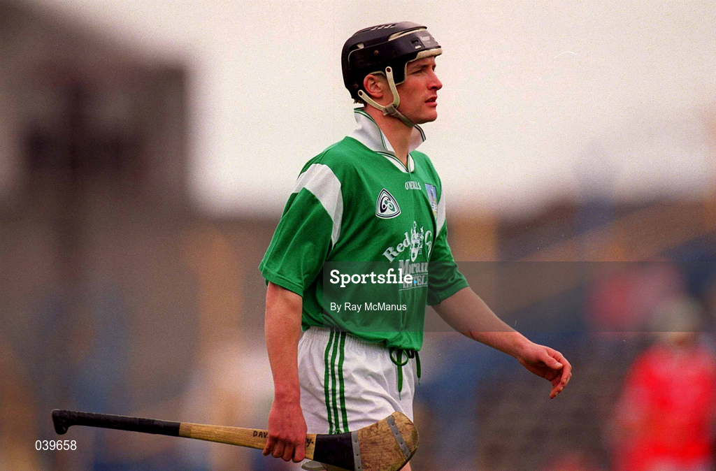 4 June 2000; Dave Hennessy of Limerick during the Guinness Munster Senior Hurling Championship Semi-Final match between Cork and Limerick at Semple Stadium in Thurles, Tipperary. Photo by Ray McManus/Sportsfile