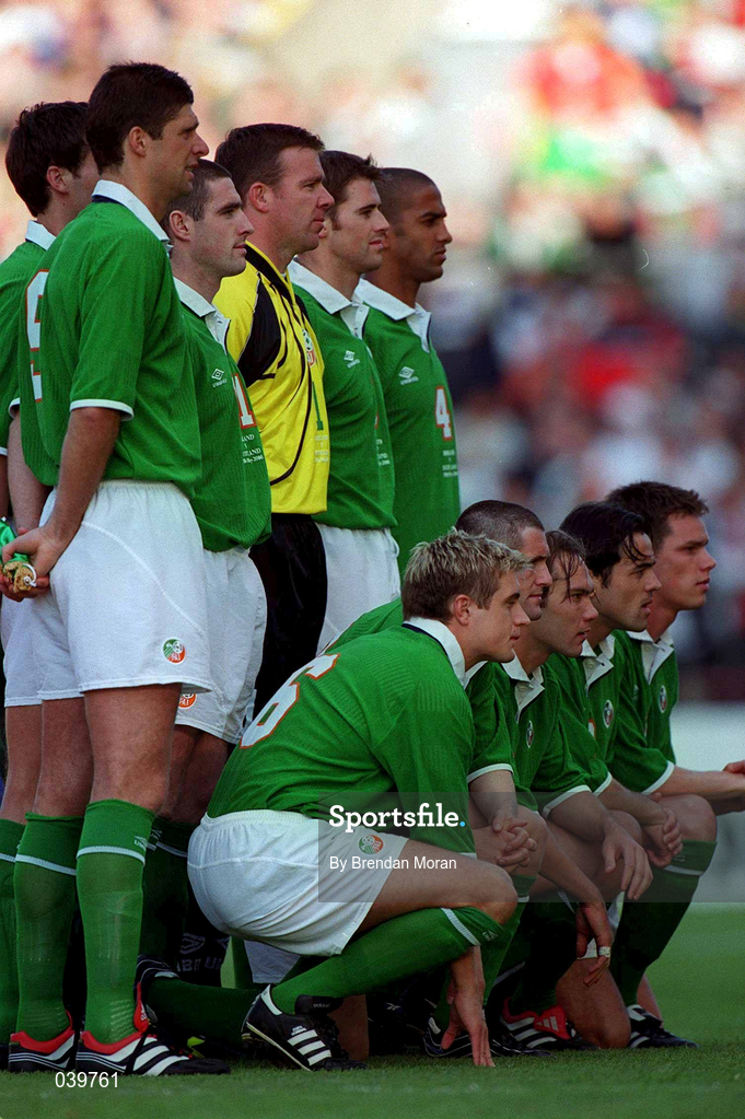 30 May 2000; The Republic of Ireland team pose for their photograph prior to the International Friendly match between Republic of Ireland and Scotland at Lansdowne Road in Dublin. Photo by Brendan Moran/Sportsfile