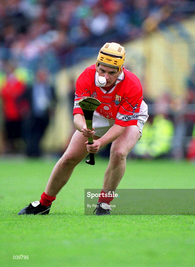 4 June 2000; Joe Deane of Cork during the Guinness Munster Senior Hurling Championship Semi-Final match between Cork and Limerick at Semple Stadium in Thurles, Tipperary. Photo by Ray McManus/Sportsfile