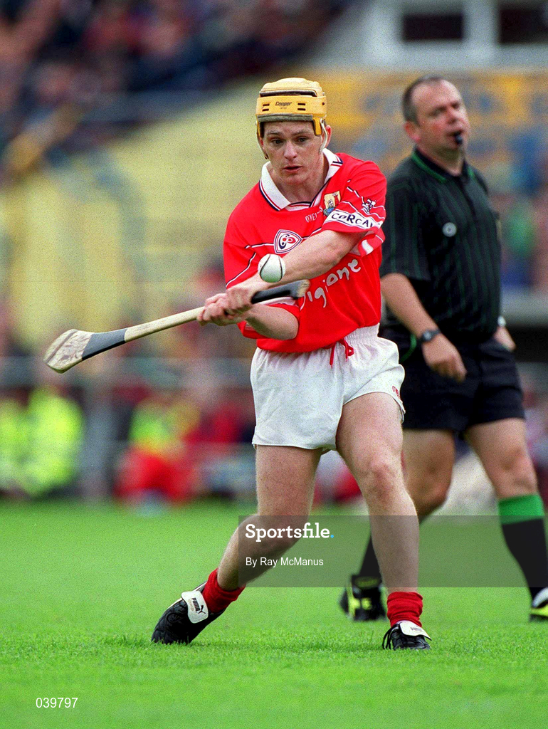 4 June 2000; Joe Deane of Cork during the Guinness Munster Senior Hurling Championship Semi-Final match between Cork and Limerick at Semple Stadium in Thurles, Tipperary. Photo by Ray McManus/Sportsfile