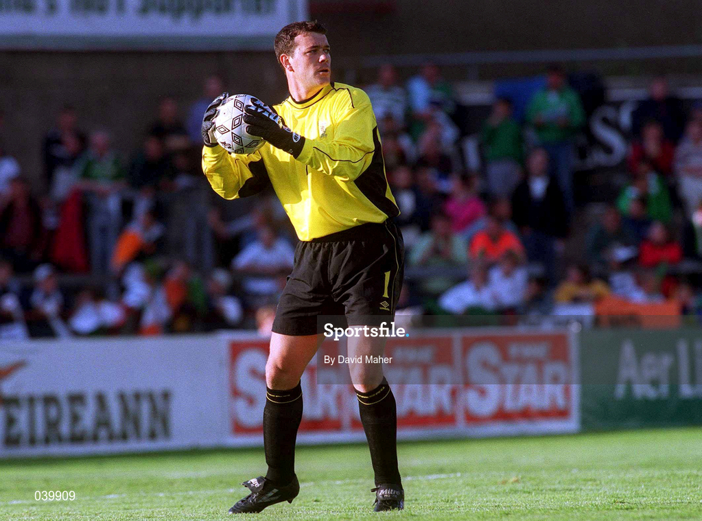 30 May 2000; Neil Sullivan of Scotland during the International Friendly match between Republic of Ireland and Scotland at Lansdowne Road in Dublin. Photo by David Maher/Sportsfile
