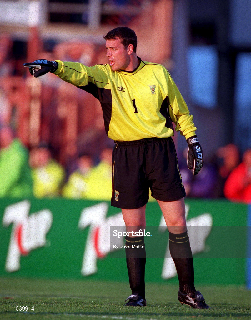 30 May 2000; Neil Sullivan of Scotland during the International Friendly match between Republic of Ireland and Scotland at Lansdowne Road in Dublin. Photo by David Maher/Sportsfile