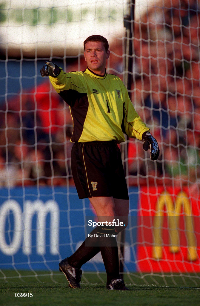 30 May 2000; Neil Sullivan of Scotland during the International Friendly match between Republic of Ireland and Scotland at Lansdowne Road in Dublin. Photo by David Maher/Sportsfile