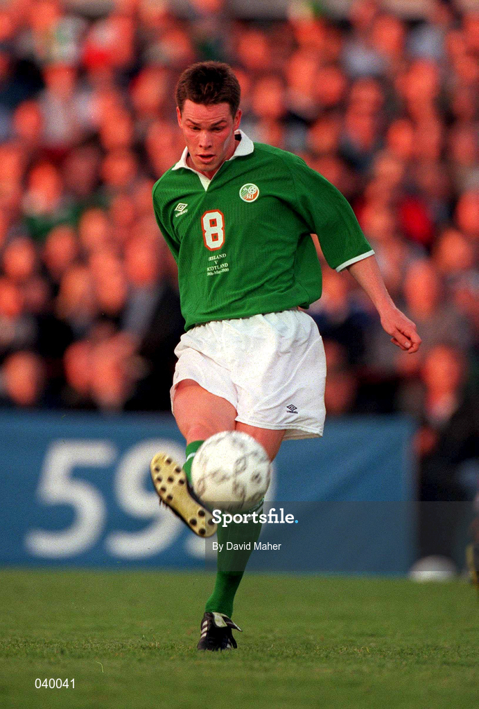 30 May 2000; Steve Finnan of Republic of Ireland during the International Friendly match between Republic of Ireland and Scotland at Lansdowne Road in Dublin. Photo by David Maher/Sportsfile