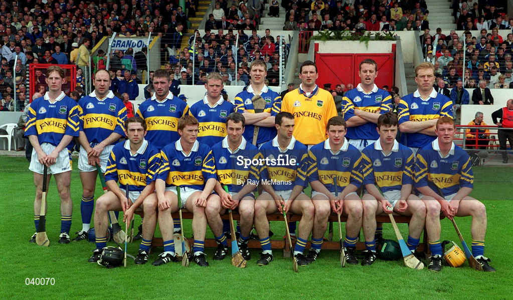 11 June 2000; The Tipperary team prior to the Guinness Munster Senior Hurling Championship Semi-Final match between Tipperary and Clare at Páirc Uí Chaoimh in Cork. Photo by Ray McManus/Sportsfile