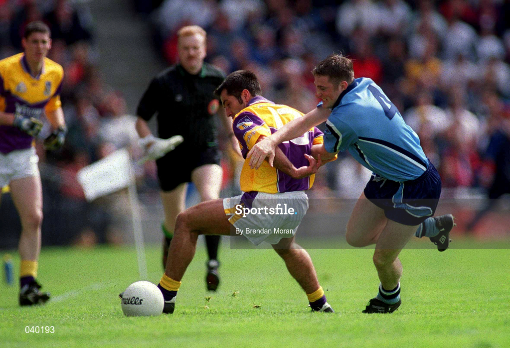 11 June 2000; Scott Doran of Wexford in action against Coman Giggins of Dublin during the Bank of Ireland Leinster Senior Football Championship Quarter-Final match between Dublin and Wexford at Croke Park in Dublin. Photo by Brendan Moran/Sportsfile