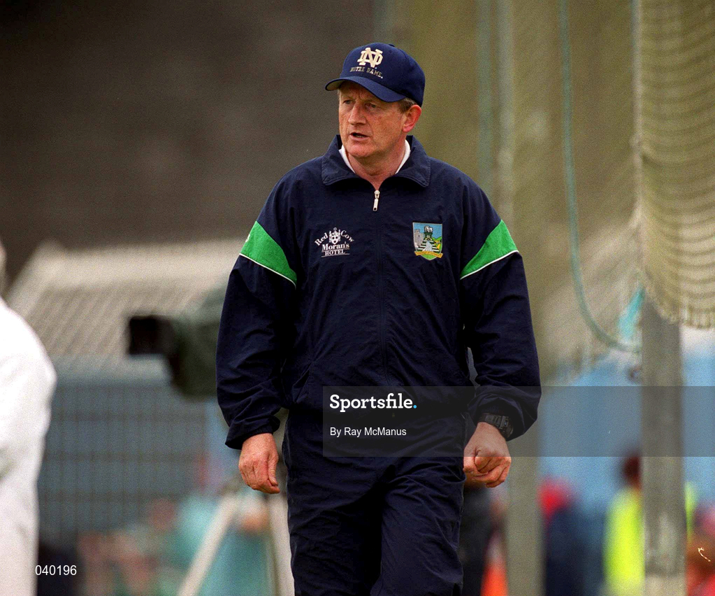 4 June 2000; Limerick manager Eamonn Cregan during the Guinness Munster Senior Hurling Championship Semi-Final match between Cork and Limerick at Semple Stadium in Thurles, Tipperary. Photo by Ray McManus/Sportsfile