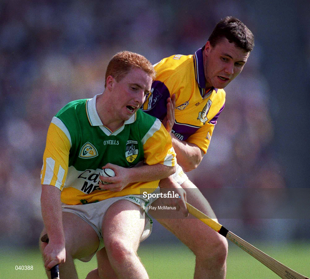 18 June 2000; Simon Whelahan of Offaly during the Guinness Leinster Senior Hurling Championship Semi-Final match between Offaly and Wexford at Croke Park in Dublin. Photo by Ray McManus/Sportsfile