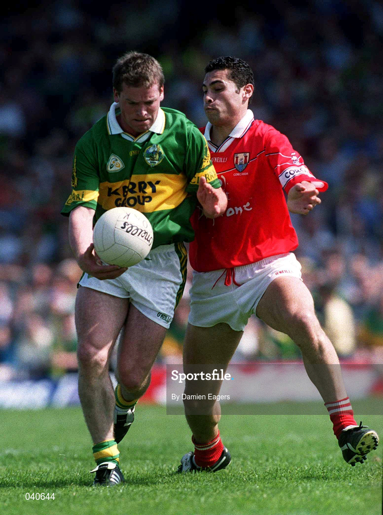 18 June 2000; Dara Ó Cinnéide of Kerry in action against Seán Óg Ó hAilpín of Cork during the Bank of Ireland Munster Senior Football Championship Semi-Final match between Kerry and Cork at Fitzgerald Stadium in Killarney, Kerry. Photo by Damien Eagers/Sportsfile