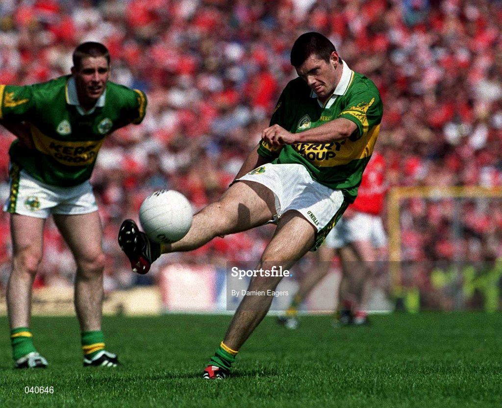 18 June 2000; Aodán Mac Gearailt of Kerry during the Bank of Ireland Munster Senior Football Championship Semi-Final match between Kerry and Cork at Fitzgerald Stadium in Killarney, Kerry. Photo by Damien Eagers/Sportsfile