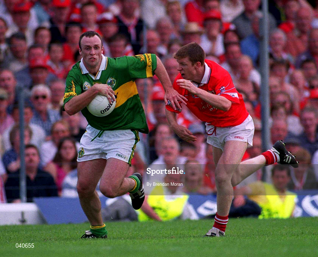 18 June 2000; John Crowley of Kerry in action against Donagh Wiseman of Cork during the Bank of Ireland Munster Senior Football Championship Semi-Final match between Kerry and Cork at Fitzgerald Stadium in Killarney, Kerry. Photo by Brendan Moran/Sportsfile