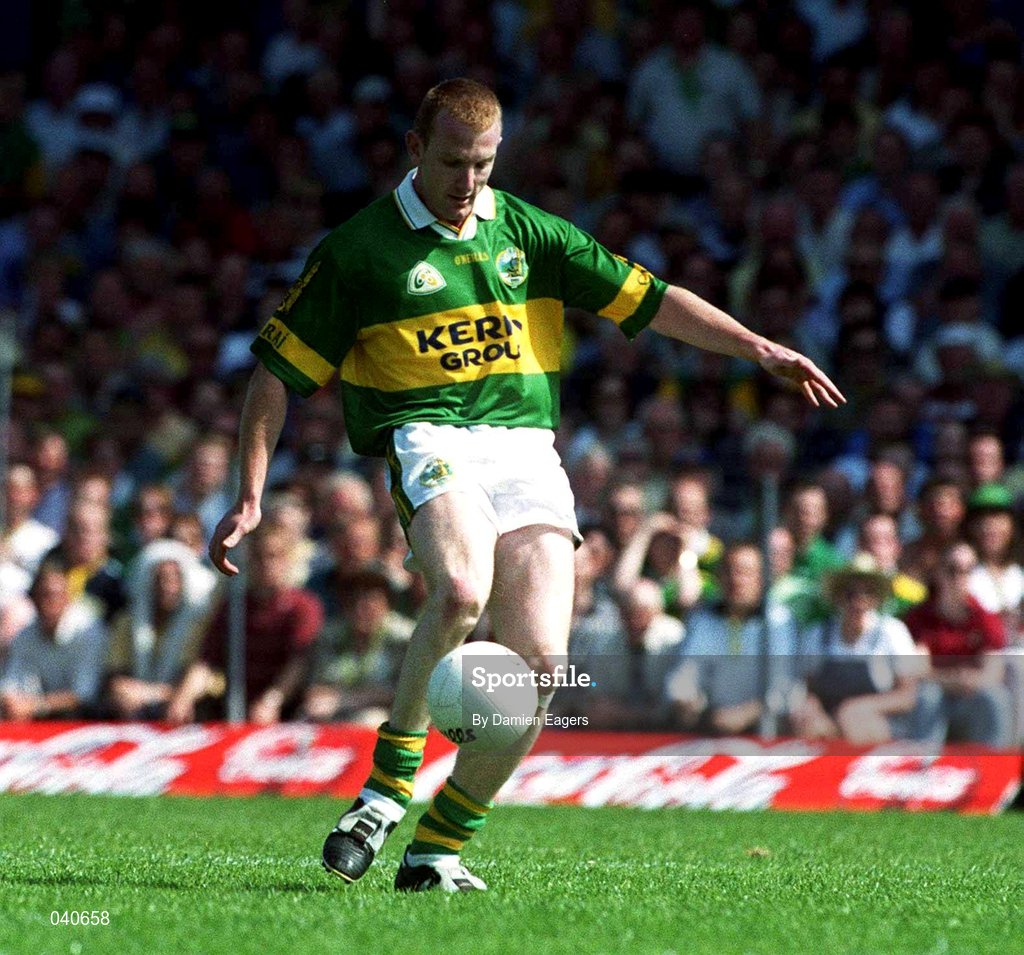 18 June 2000; Liam Hassett of Kerry during the Bank of Ireland Munster Senior Football Championship Semi-Final match between Kerry and Cork at Fitzgerald Stadium in Killarney, Kerry. Photo by Damien Eagers/Sportsfile