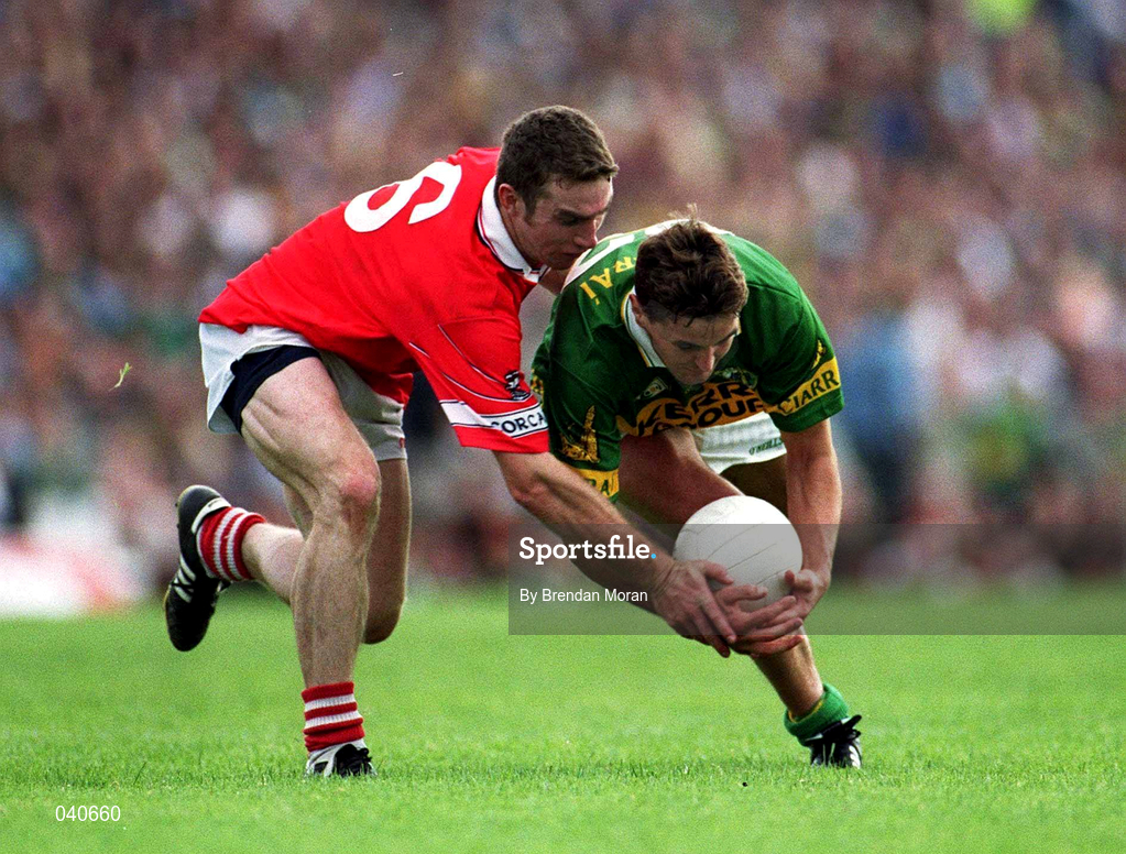 18 June 2000; Maurice Fitzgerald of Kerry in action against Eoghan Sexton of Cork during the Bank of Ireland Munster Senior Football Championship Semi-Final match between Kerry and Cork at Fitzgerald Stadium in Killarney, Kerry. Photo by Brendan Moran/Sportsfile