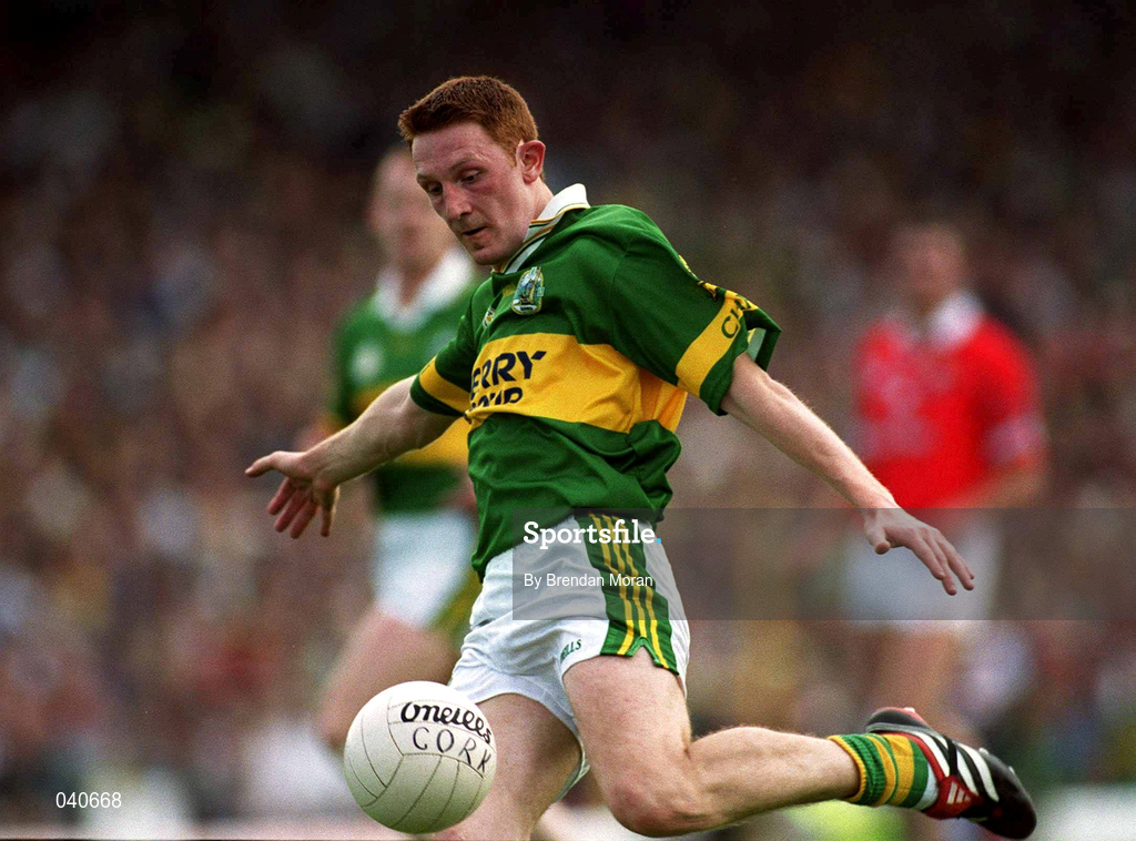 18 June 2000; Noel Kennelly of Kerry during the Bank of Ireland Munster Senior Football Championship Semi-Final match between Kerry and Cork at Fitzgerald Stadium in Killarney, Kerry. Photo by Brendan Moran/Sportsfile