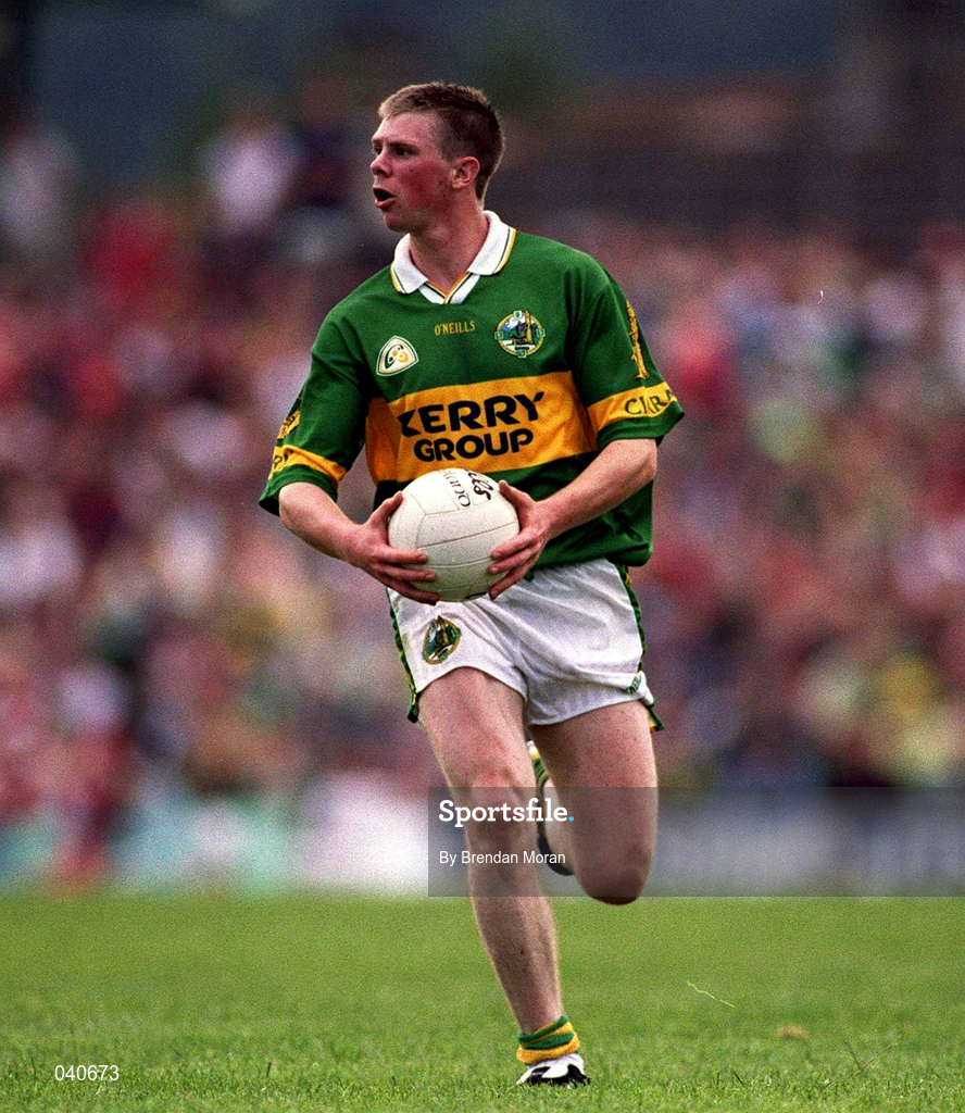 18 June 2000; Tomás Ó Sé of Kerry during the Bank of Ireland Munster Senior Football Championship Semi-Final match between Kerry and Cork at Fitzgerald Stadium in Killarney, Kerry. Photo by Brendan Moran/Sportsfile