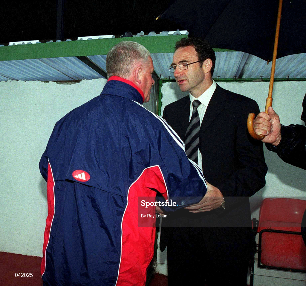 9 July 2000; Celtic manager Martin O'Neill and Bray Wanderers manager Pat Devlin shake hands following the Pre-Season Friendly match between Bray Wanderers and Celtic at the Carlisle Grounds in Bray, Wicklow. Photo by Ray Lohan/Sportsfile
