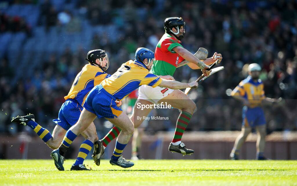 17 March 2008; Gary Hanniffy, Birr, in action against Michael Ryan, 6, and Leo Smith, Portumna. AIB All-Ireland Club Hurling Final - Portumna v Birr, Croke Park, Dublin. Picture credit; Ray McManus / SPORTSFILE