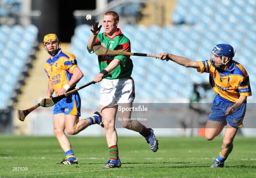 17 March 2008; Barry Whelahan, Birr, in action against Gareth Heagney, Portumna. AIB All-Ireland Club Hurling Final - Portumna v Birr, Croke Park, Dublin. Picture credit; Brendan Moran / SPORTSFILE *** Local Caption ***