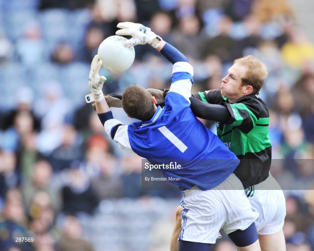 17 March 2008; St Vincent's goalkeeper Michael Savage catches a ball ahead of Dylan Mehigan, Nemo Rangers. AIB All-Ireland Club Football Final - St Vincent's v Nemo Rangers, Croke Park, Dublin. Picture credit; Brendan Moran / SPORTSFILE