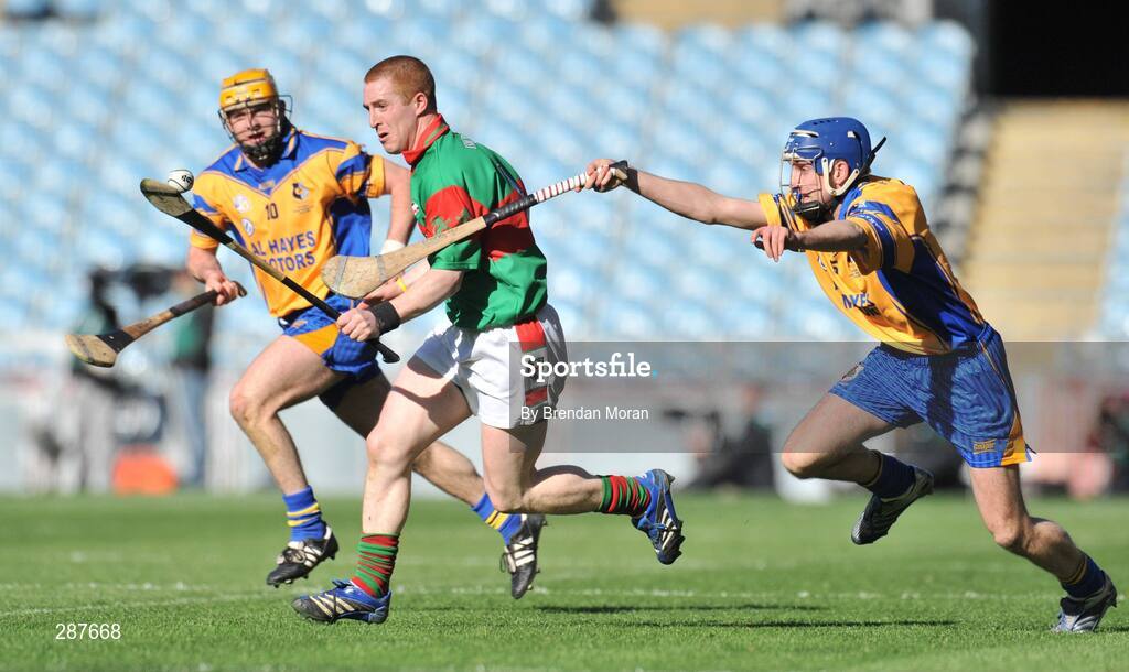 17 March 2008; Barry Whelahan, Birr, in action against Gareth Heagney, Portumna. AIB All-Ireland Club Hurling Final, Portumna v Birr, Croke Park, Dublin. Picture credit; Brendan Moran / SPORTSFILE *** Local Caption ***