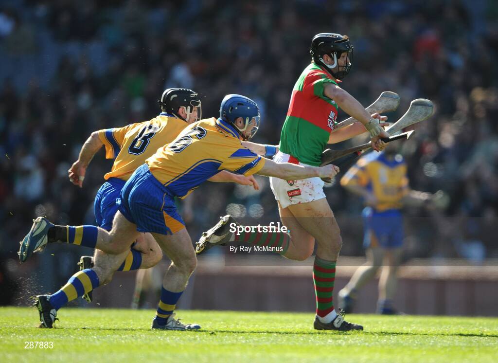 17 March 2008; Gary Hanniffy, Birr, in action against Leo Smith and Michael Ryan, right, Portumna. AIB All-Ireland Club Hurling Final, Portumna v Birr, Croke Park, Dublin. Picture credit; Ray McManus / SPORTSFILE