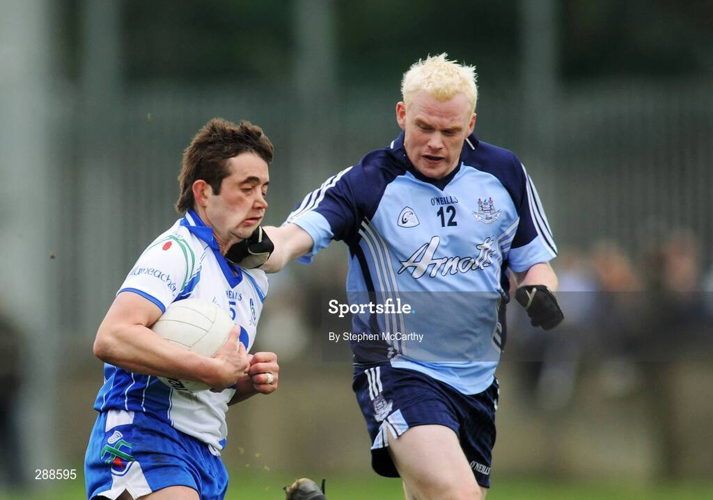 23 March 2008; Mark Vaughan, Dublin, punches Damien Freeman, Monaghan, and was subsequently sent off. Allianz National Football League, Division 2, Round 4, Dublin v Monaghan, Parnell Park, Dublin. Picture credit; Stephen McCarthy / SPORTSFILE