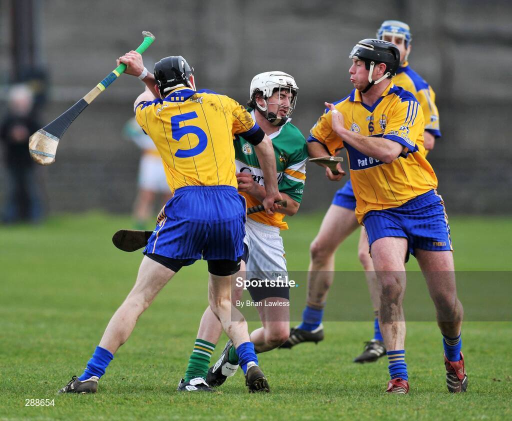 23 March 2008; David Kenny, Offaly, in action against Pat Donlon, left, and Conor Plunkett, Clare. Allianz National Hurling League, Division 1A, Round 5, Offaly v Clare, O'Connor Park, Tullamore, Co. Offaly. Picture credit; Brian Lawless / SPORTSFILE