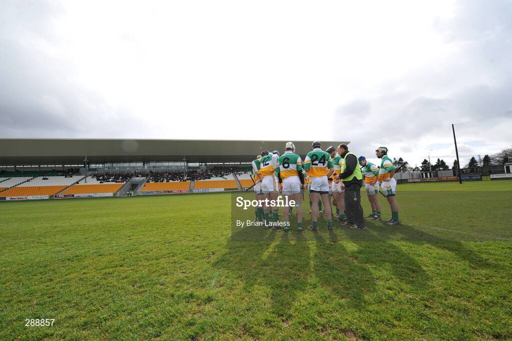 23 March 2008; Offaly manager Joe Dooley gives his team talk before the match. Allianz National Hurling League, Division 1A, Round 5, Offaly v Clare, O'Connor Park, Tullamore, Co. Offaly. Picture credit; Brian Lawless / SPORTSFILE