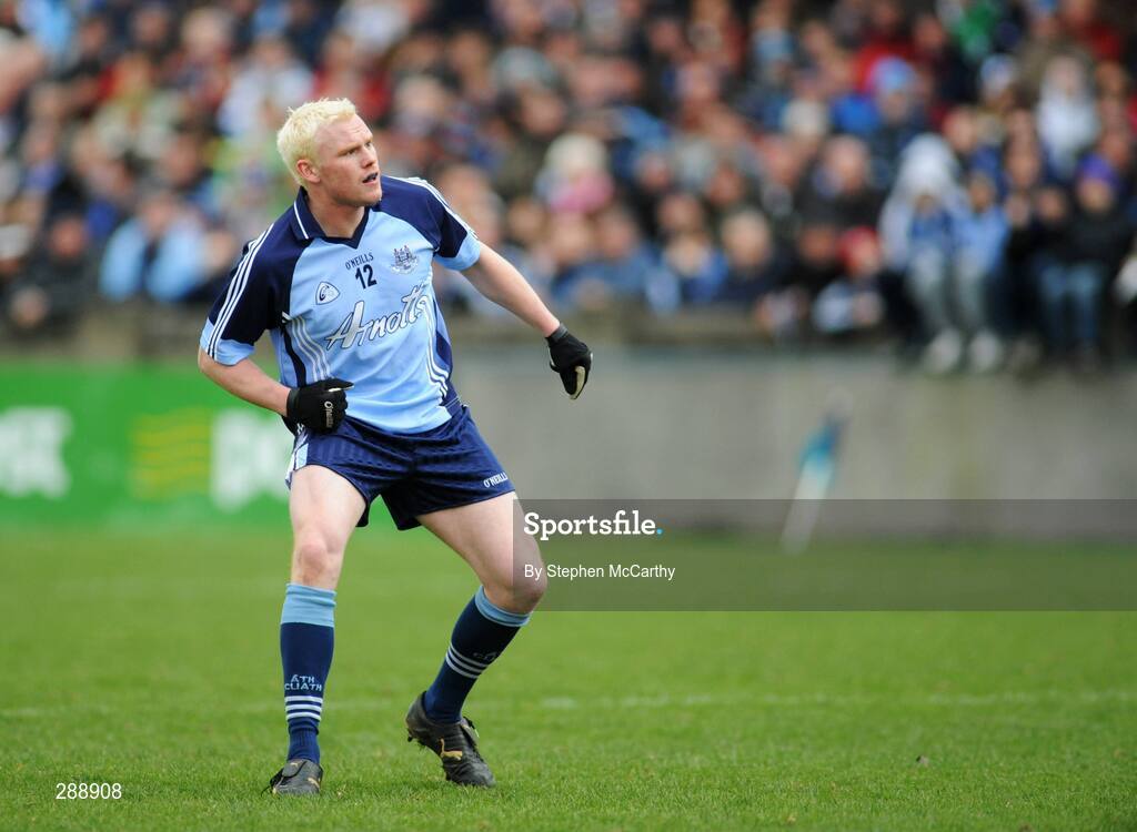 23 March 2008; Mark Vaughan, Dublin, keeps his eyes on the the ball after taking a free-kick. Allianz National Football League, Division 2, Round 4, Dublin v Monaghan, Parnell Park, Dublin. Picture credit; Stephen McCarthy / SPORTSFILE