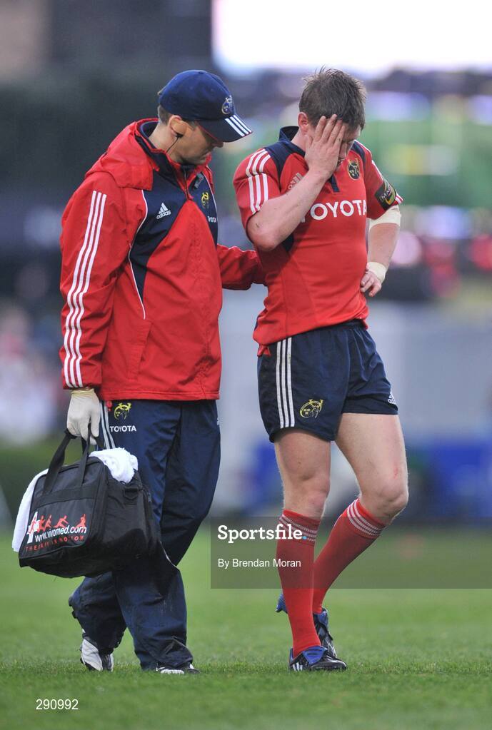 12 April 2008; Munster out-half Ronan O'Gara leaves the pitch at half time with a leg injury. Magners League, Leinster v Munster, RDS, Ballsbridge, Dublin. Picture credit: Brendan Moran / SPORTSFILE