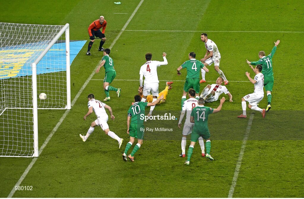 29 March 2015; Republic of Ireland's Shane Long, 9, turns to celebrate, alongside his team-mates, after scoring his side's equalising goal. UEFA EURO 2016 Championship Qualifier, Group D, Republic of Ireland v Poland. Aviva Stadium, Lansdowne Road, Dublin. Picture credit: Ray McManus / SPORTSFILE