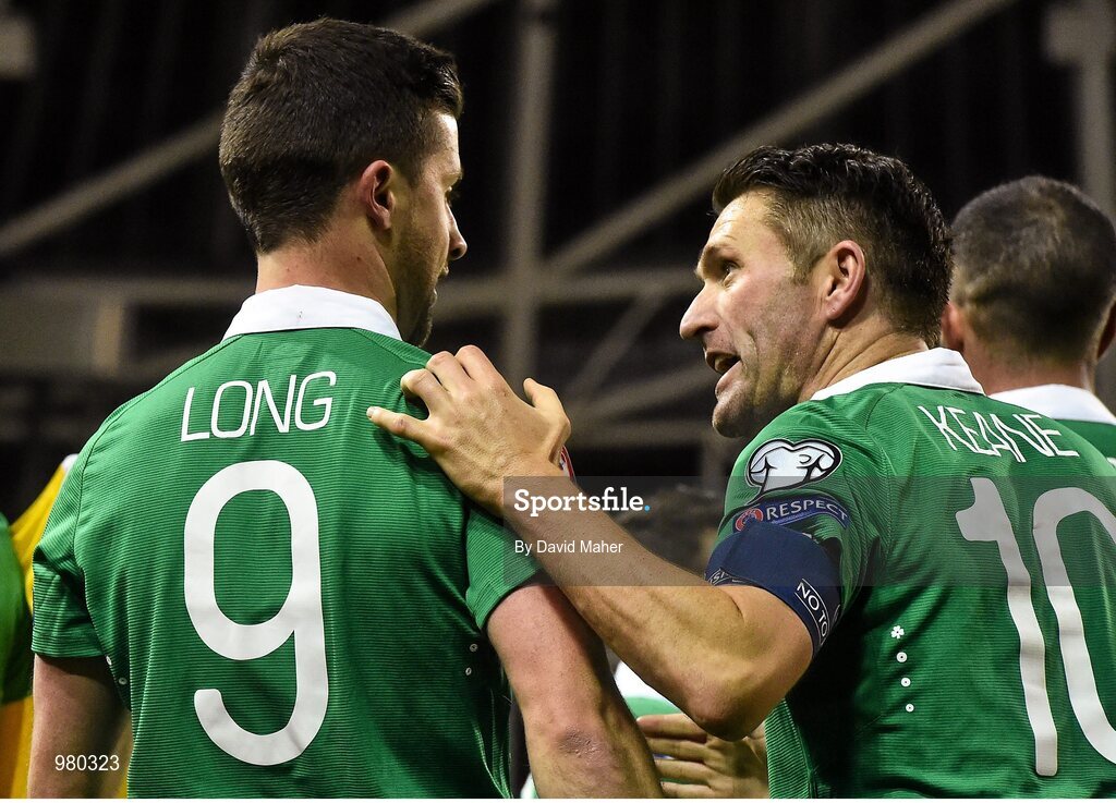 29 March 2015; Shane Long, Republic of Ireland, is congratulated by team-mate and captain Robbie Keane after scoring his side's equalising goal. UEFA EURO 2016 Championship Qualifier, Group D, Republic of Ireland v Poland. Aviva Stadium, Lansdowne Road, Dublin. Picture credit: David Maher / SPORTSFILE