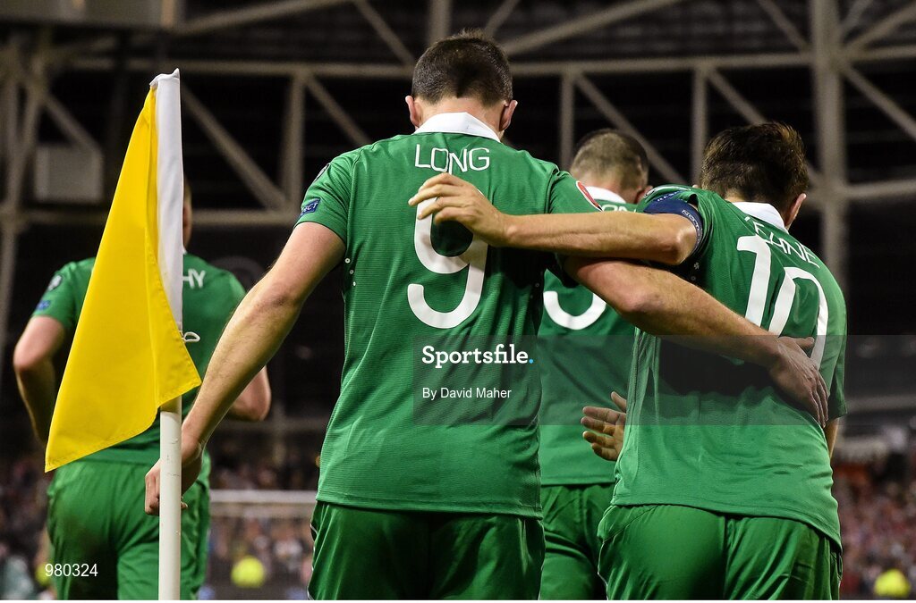 29 March 2015; Shane Long, Republic of Ireland, is congratulated by team-mate and captain Robbie Keane after scoring his side's equalising goal. UEFA EURO 2016 Championship Qualifier, Group D, Republic of Ireland v Poland. Aviva Stadium, Lansdowne Road, Dublin. Picture credit: David Maher / SPORTSFILE