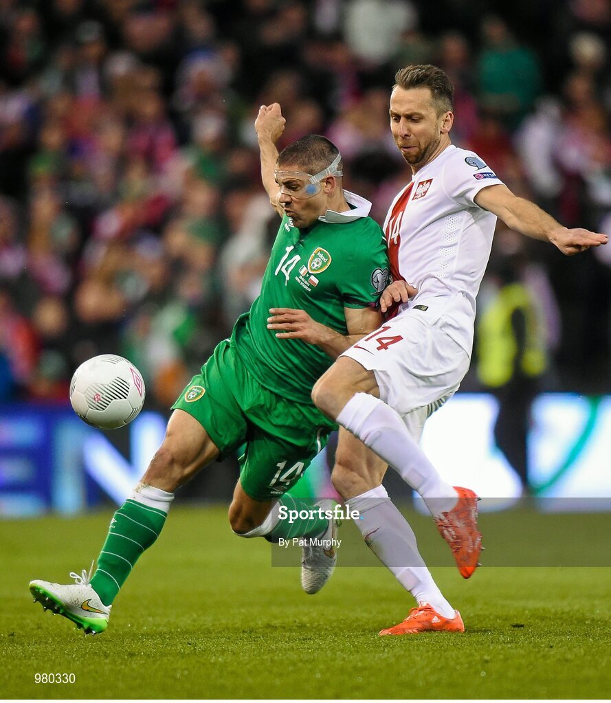 29 March 2015; Jonathan Walters, Republic of Ireland, in action against Jakub Wawrzyniak, Poland. UEFA EURO 2016 Championship Qualifier, Group D, Republic of Ireland v Poland. Aviva Stadium, Lansdowne Road, Dublin. Picture credit: Pat Murphy / SPORTSFILE Picture credit: Pat Murphy / SPORTSFILE