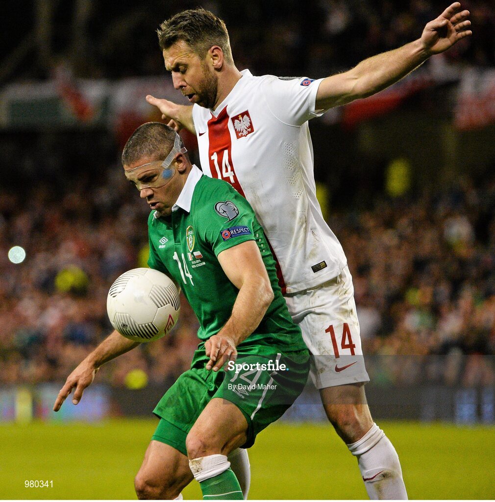 29 March 2015; Jonathan Walters, Republic of Ireland, in action against Jakub Wawrzyniak, Poland. UEFA EURO 2016 Championship Qualifier, Group D, Republic of Ireland v Poland. Aviva Stadium, Lansdowne Road, Dublin. Picture credit: David Maher / SPORTSFILE