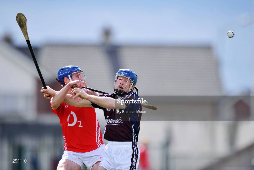 13 April 2008; Damien Hayes, Galway, contests a dropping ball with Cian O'Connor, Cork. Allianz National Hurling League, Division 1, semi-final, Cork v Galway, Gaelic Grounds, Limerick. Picture credit: Brendan Moran / SPORTSFILE