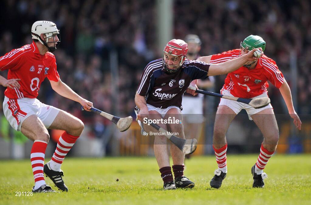 13 April 2008; John Lee, Galway, in action against Patrick Cronin, left, and Brian Corry, Cork. Allianz National Hurling League, Division 1, semi-final, Cork v Galway, Gaelic Grounds, Limerick. Picture credit: Brendan Moran / SPORTSFILE