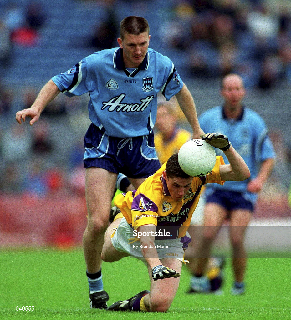 11 June 2000; Tom Howlin of Wexford in action against Darren Homan of Dublin during the Bank of Ireland Leinster Senior Football Championship Quarter-Final match between Dublin and Wexford at Croke Park in Dublin. Photo by Brendan Moran/Sportsfile