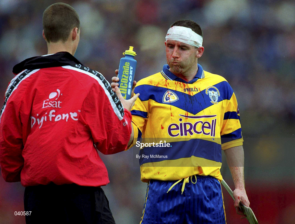 11 June 2000; Colin Lynch of Clare during the Guinness Munster Senior Hurling Championship Semi-Final match between Tipperary and Clare at Páirc Ui Chaoimh in Cork. Photo by Ray McManus/Sportsfile