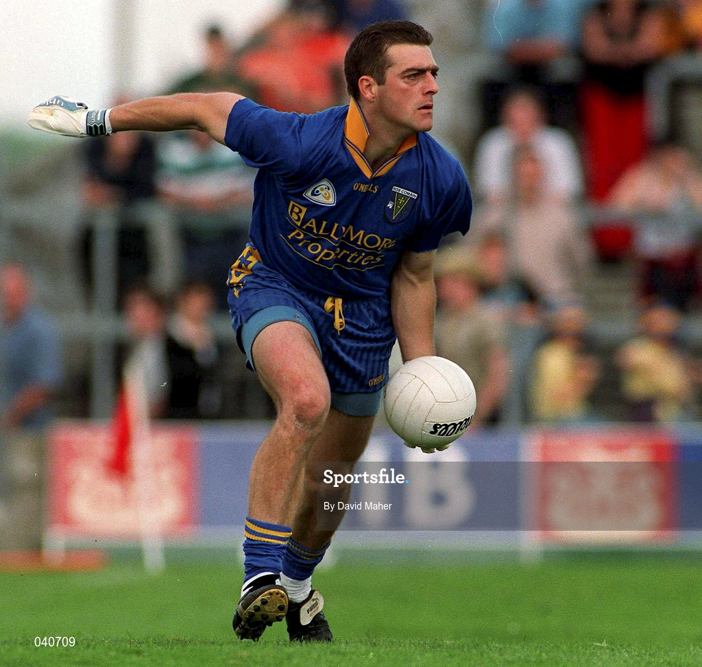 2 July 2000; Derek Thompson of Roscommon during the Bank of Ireland Connacht Senior Football Championship Semi-Final match between Roscommon and Leitrim in Dr. Hyde Park in Roscommon. Photo by David Maher/Sportsfile