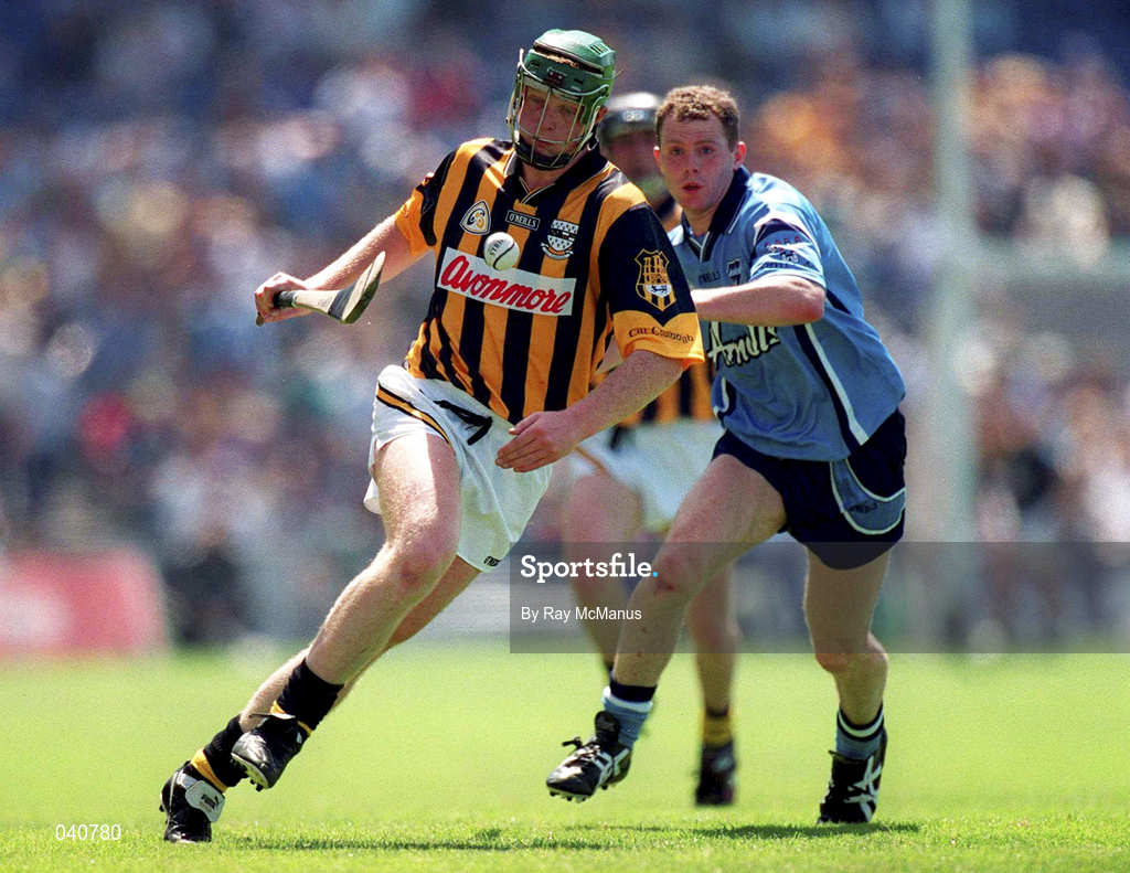 18 June 2000; Henry Shefflin of Kilkenny in action against Liam Walsh of Dublin during the Guinness Leinster Senior Hurling Championship Semi-Final match between Kilkenny and Dublin at Croke Park in Dublin. Photo by Ray McManus/Sportsfile