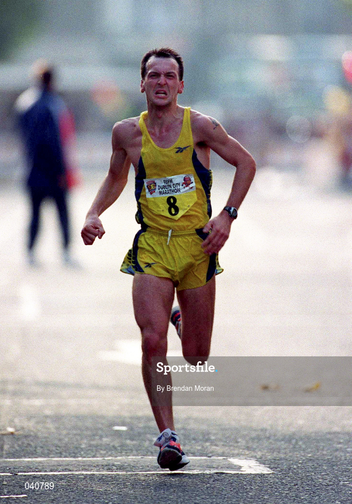 25 October 1999; Jamie Lewis in action during the 1999 98FM Dublin City Marathon in Dublin. Photo by Brendan Moran/Sportsfile