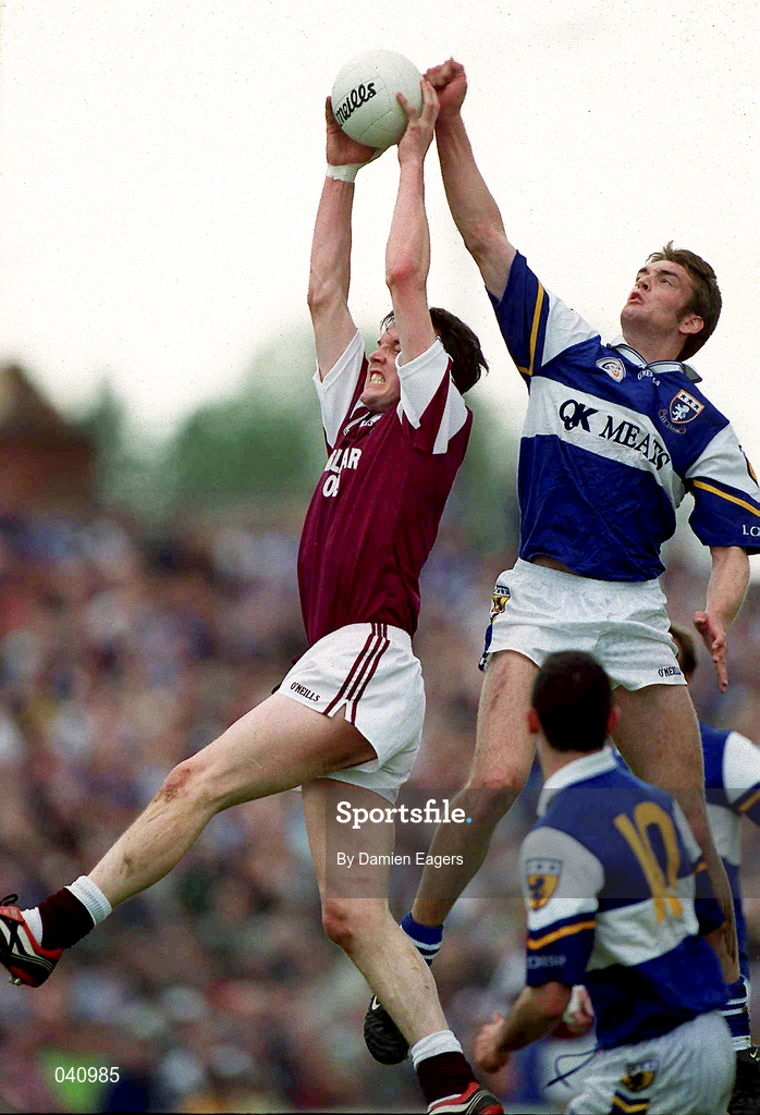5 June 2000; Rory O'Connell of Westmeath fields a kickout during the Bank of Ireland Leinster Senior Football Championship Quarter-Final match between Westmeath and Laois at O'Connor Park in Tullamore, Offaly. Photo by Damien Eagers/Sportsfile