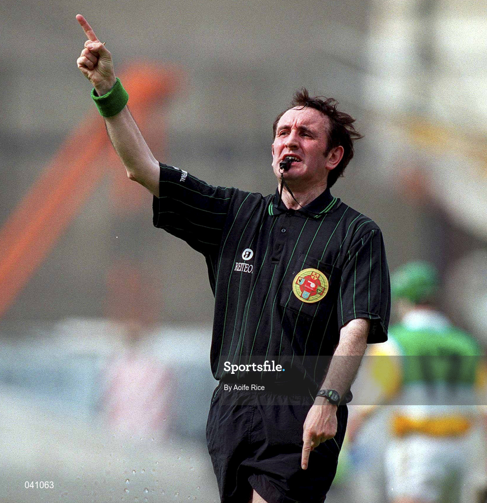 18 June 2000; Referee Willie Barrett during the Guinness Leinster Senior Hurling Championship Semi-Final match between Offaly and Wexford at Croke Park in Dublin. Photo by Aoife Rice/Sportsfile